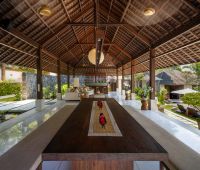 Villa Bunga Pangi, Mesa de comedor Villa Bunga Pangi, Mesa de comedor